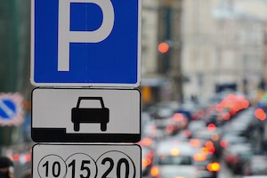 Уличные парковки в Москве будут бесплатными 23 и 24 февраля