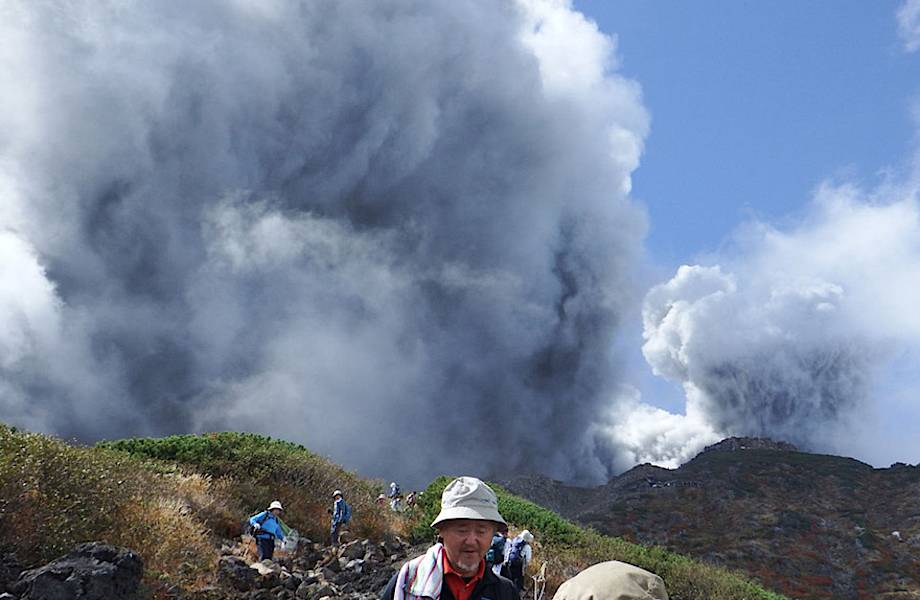 Непреодолимая сила природы в снимках извержения вулкана