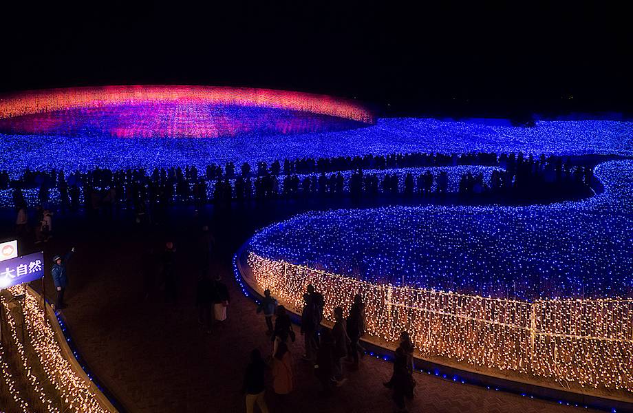Необычайное световое представление в Японии