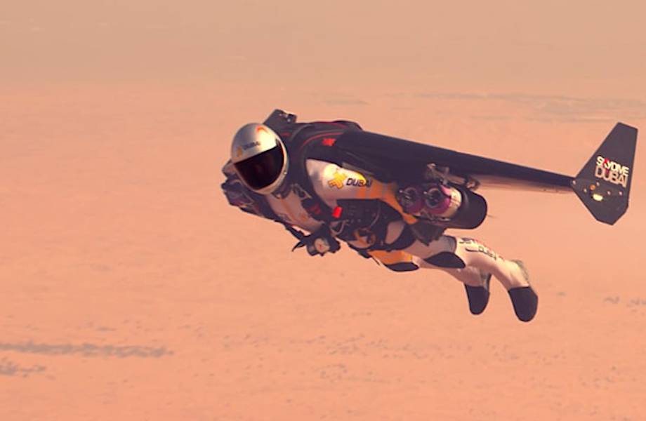 "Реактивный человек" покорил небо Дубая, совершив уникальные трюки в воздухе