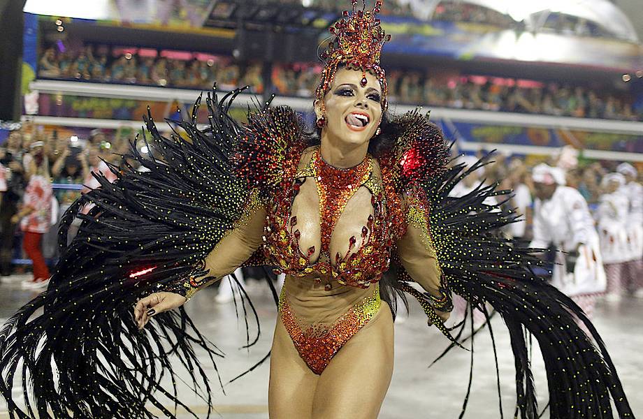 34 ослепительных снимка с карнавала в Рио-де-Жанейро в этом году