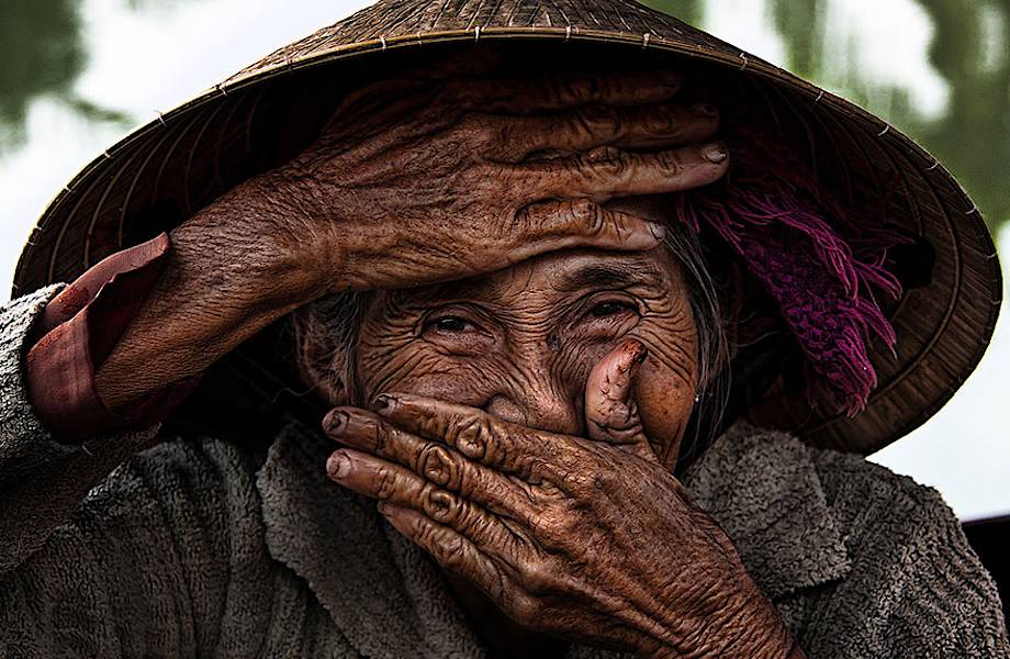 10 трогательных и удивительных снимков вьетнамцев, которые прячут свои улыбки