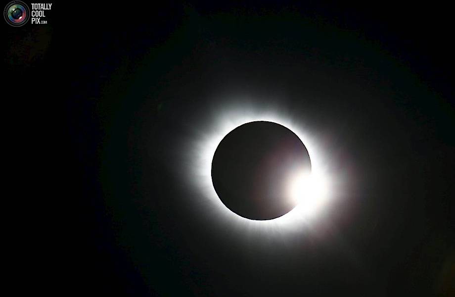 15 невероятных снимков солнечного затмения в 2015 году, от которых невозможно оторваться