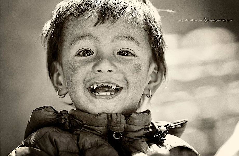 Дети Азии. 30 сильных черно-белых фото, берущих за душу