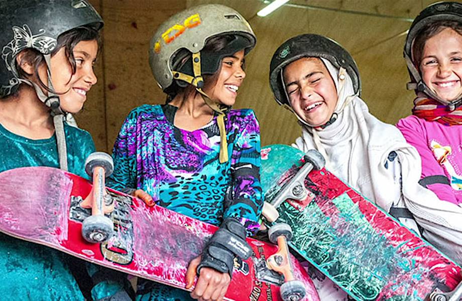 Многим афганским девочкам не разрешается ездить на велосипедах, поэтому они нашли альтернативу...