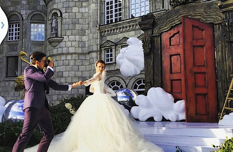 Знаменитая пара путешественников #followmeto поделилась сказочными свадебными фото