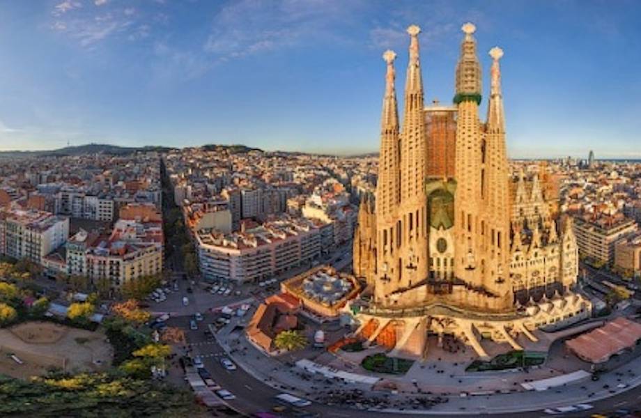 Барселона — шедевральное творение Гауди, которое взрывает воображение!