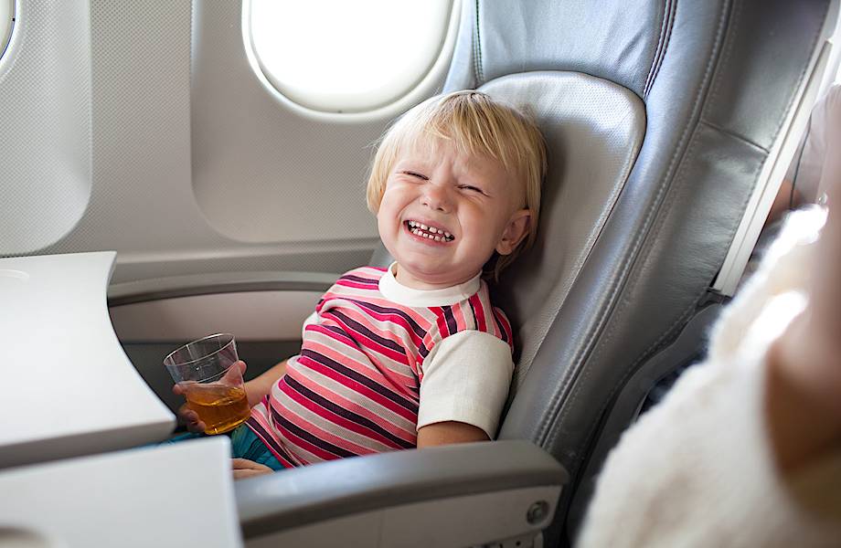 5 причин, почему в самолетах нет зон для детей и семей