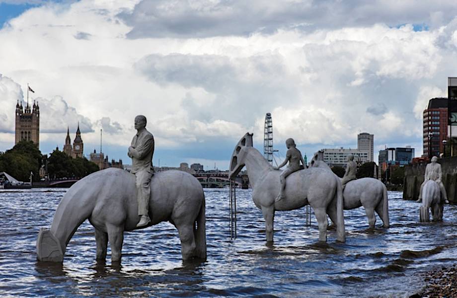 Феноменальный памятник в Лондоне, который можно увидеть только два раза в сутки