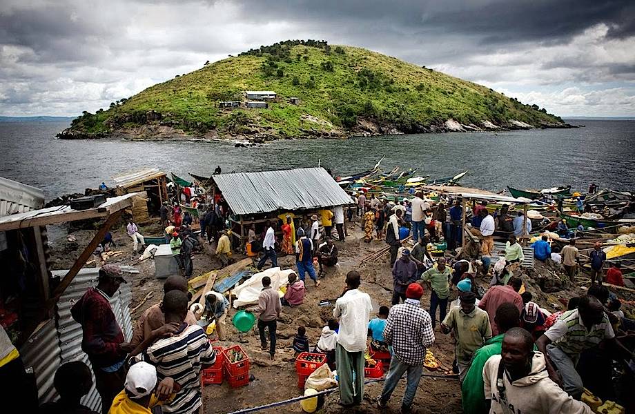 Самый густонаселенный остров в мире: Мгинго