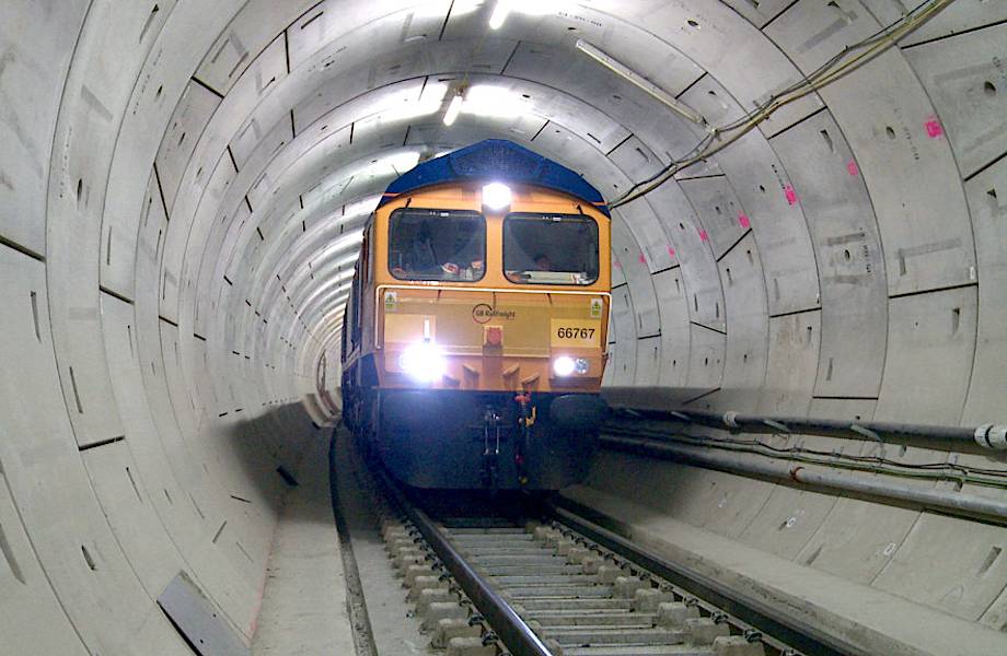 Как в Лондоне готовят новенькие тоннели метро к запуску поездов