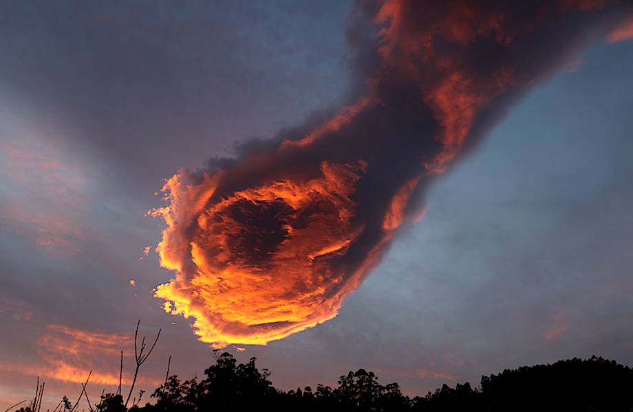 Португальцы увидели в небе нечто невероятное и назвали это «рукой бога»