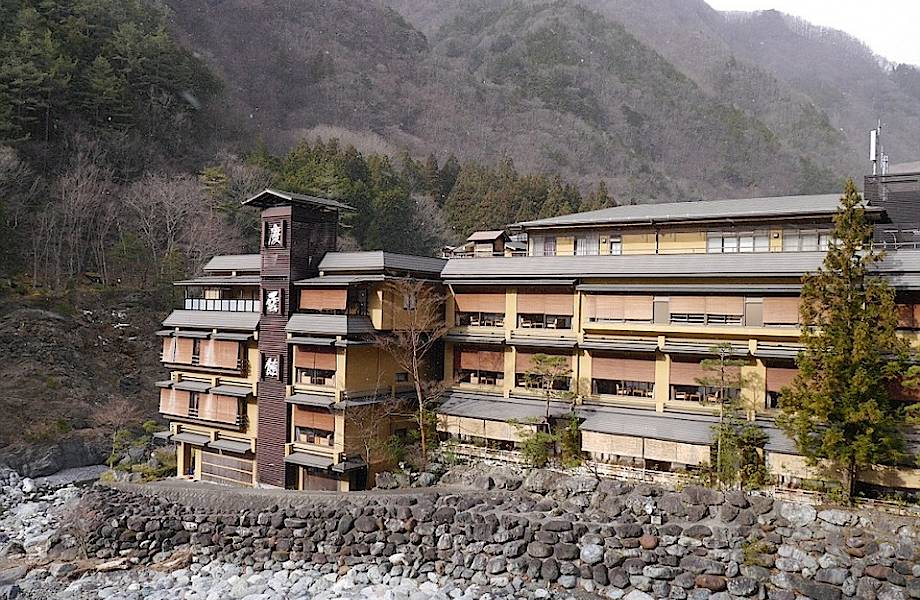 Уникальный японский отель, которому более 1300 лет!