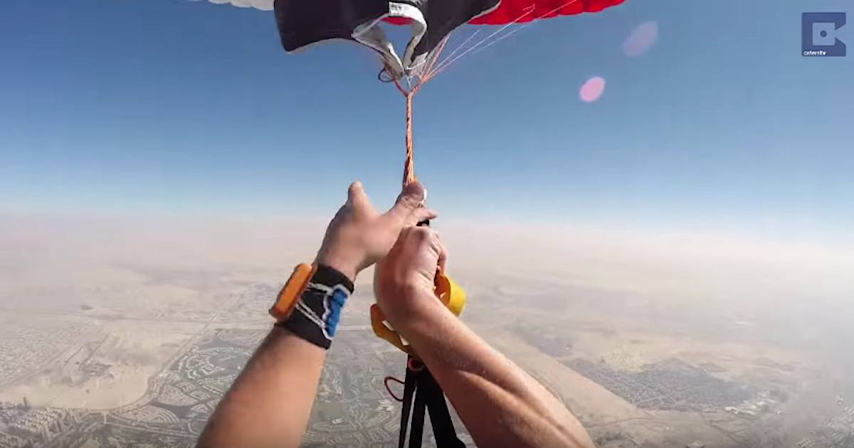 на какой высоте раскрывают парашют