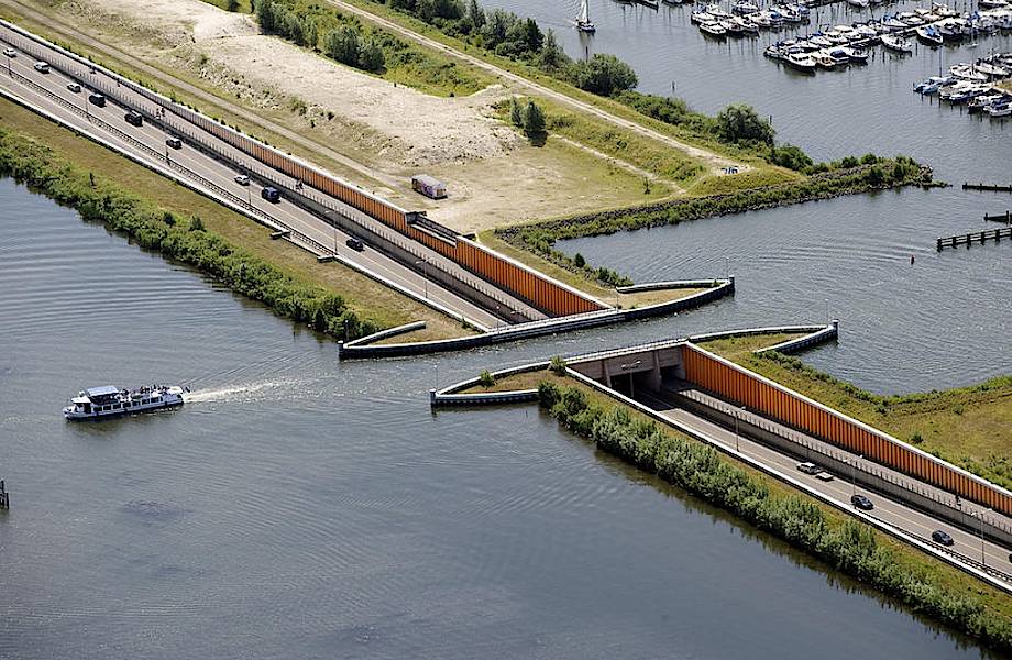 В Голландии существует мост, над которым не властны законы физики