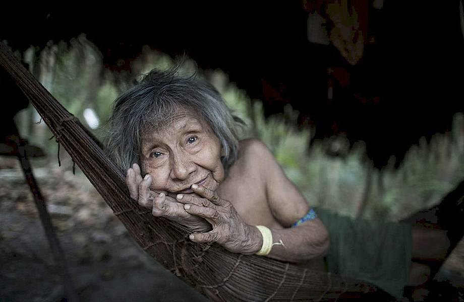 30 выразительных снимков из жизни таинственного племени ава