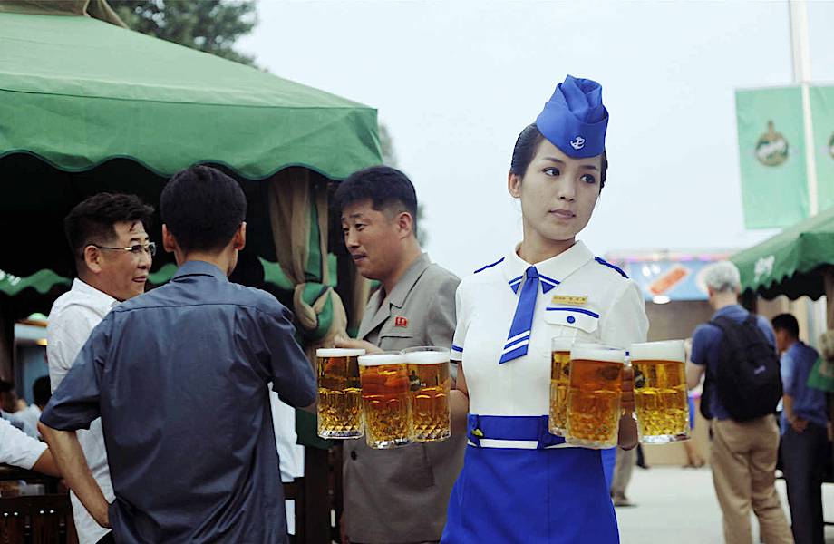 17 любопытных фото с первого пивного фестиваля в Северной Корее