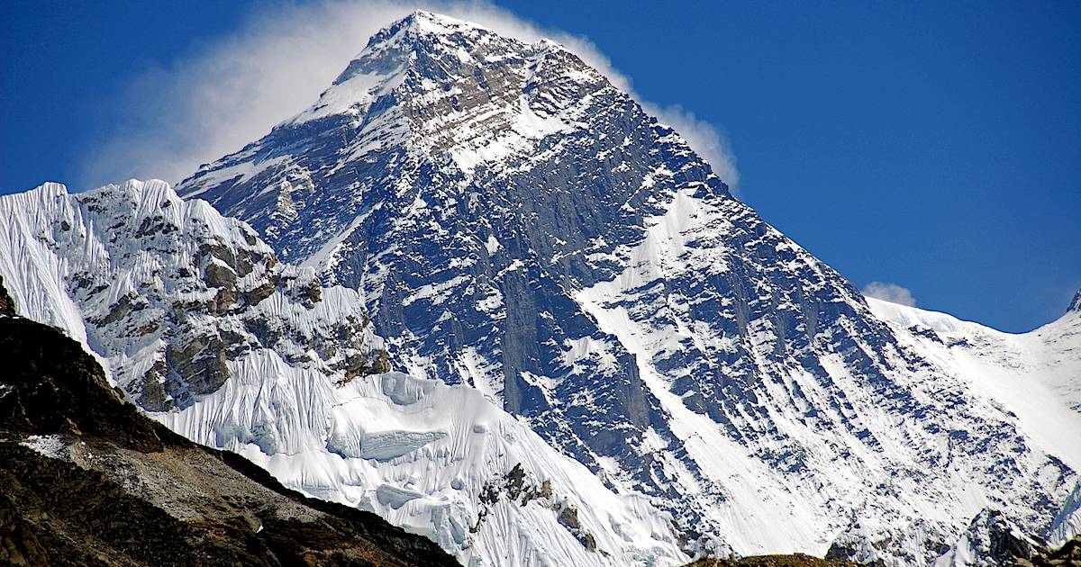 Покажи самые высокие горы. Евразия Джомолунгма. Самая высокая гора Эверест. Высочайшие горы Евразии. Самая высокая Горная вершина Евразии.