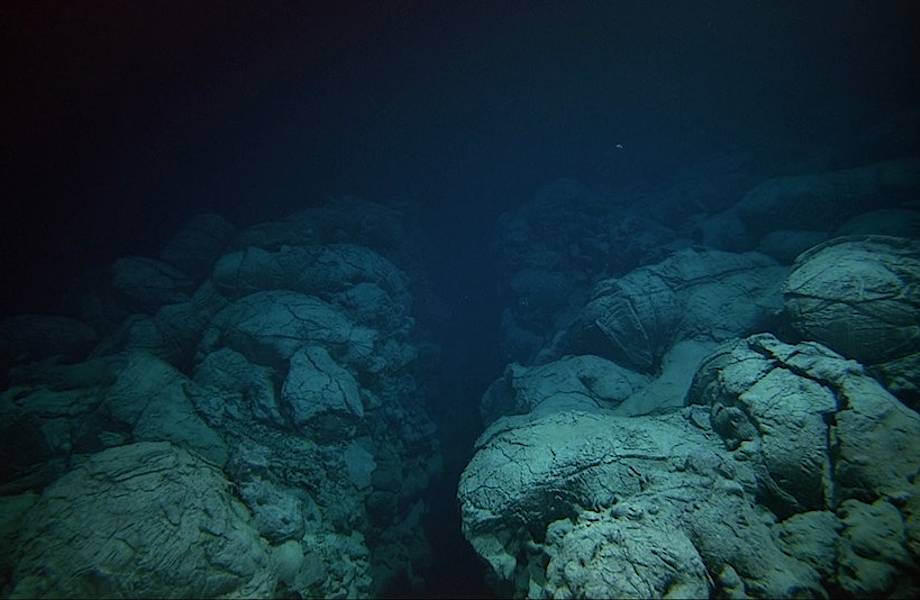 Самое глубокое место в океане и интересные факты о нем