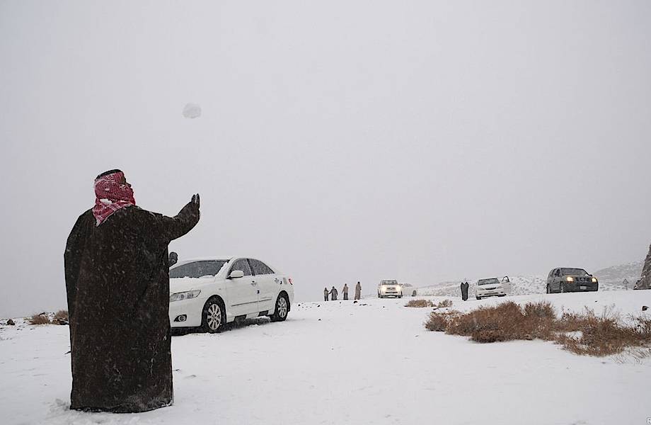 Зима близко: в Саудовской Аравии выпал снег