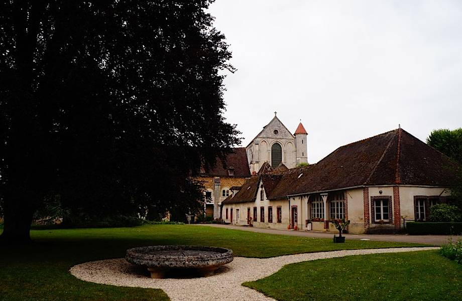 Аббатство Понтиньи (de Pontigny) — одно из старейших во Франции