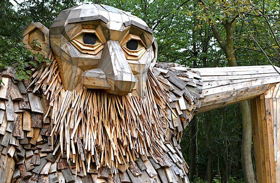 Датский художник создает гигантские скульптуры и прячет их в лесах Копенгагена 