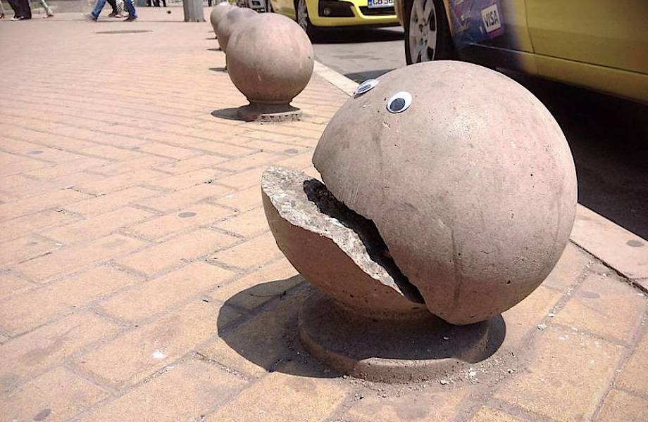 В Болгарии к сломанным уличным объектам начали прикреплять смешные глаза