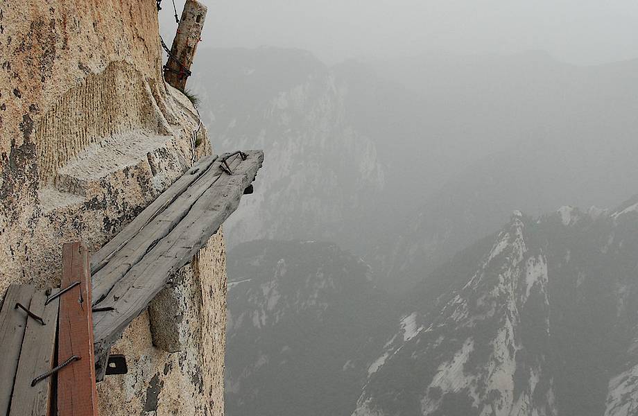 16 фото самой жуткой и опасной дороги на планете