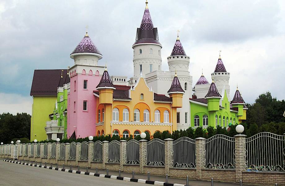Иностранные СМИ обсуждают потрясающий детский сад в виде замка недалеко от Москвы