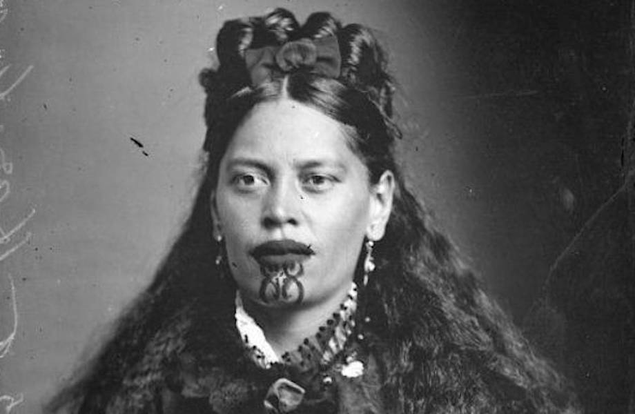 Поразительные портреты женщин из племени маори, лица которых украшены татуировками