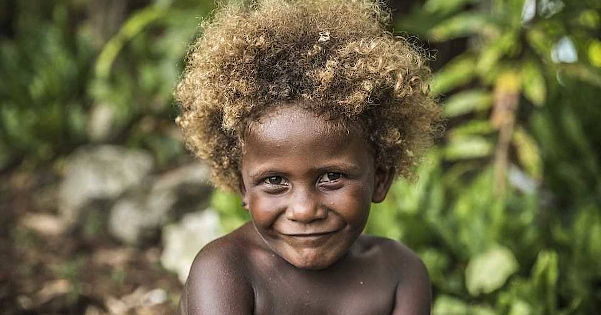 Люди австралоидной расы. Меланезийцы с Соломоновых островов. Меланезийская раса австралоидная. Меланезийцы Океании.