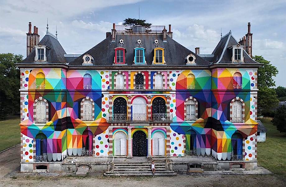 Художник превратил заброшенный замок во Франции в арт-объект