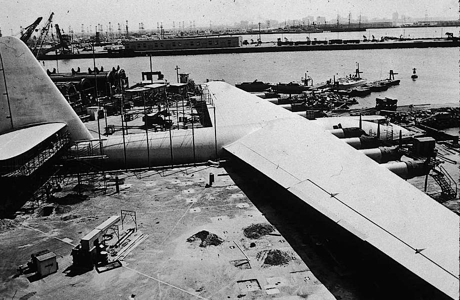Как Говард Хьюз построил из дерева самый большой самолет в истории