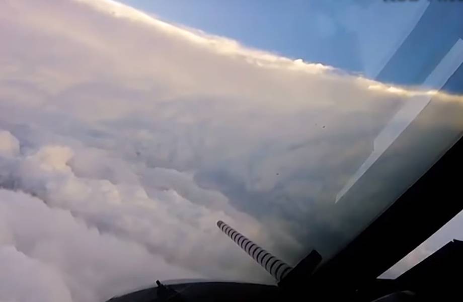 «Глаз монстра»: самолет снял видео из самого центра урагана «Ирма»