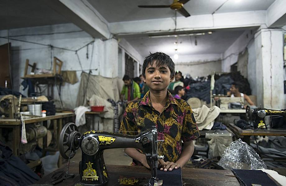 24 фото швейных фабрик в Бангладеш, от которых становится не по себе 