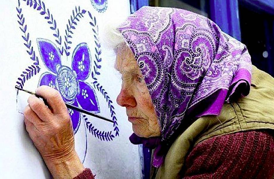 90-летняя чешская бабушка превратила небольшую деревню в художественную галерею