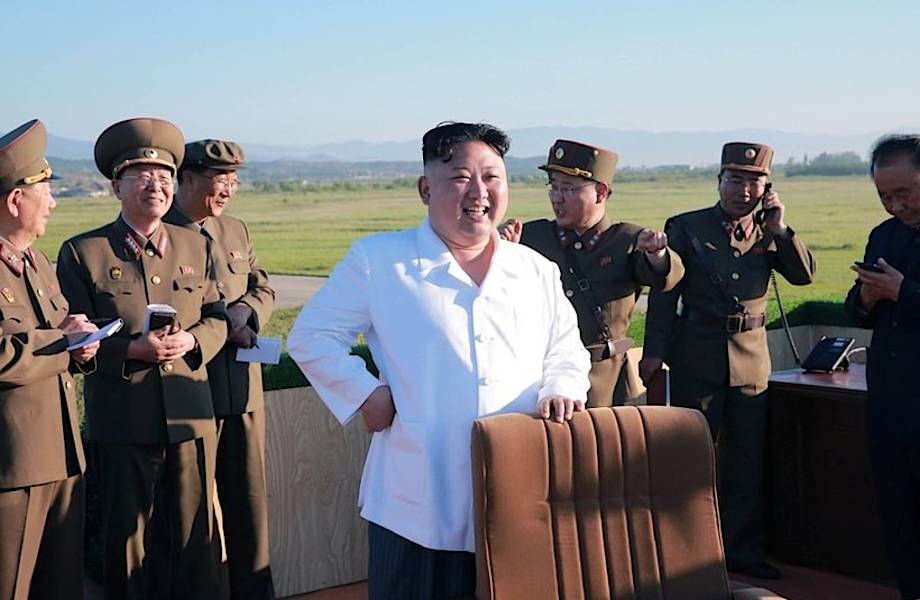 Человек, который смеется: лучезарный Ким Чен Ын на снимках официальной пропаганды