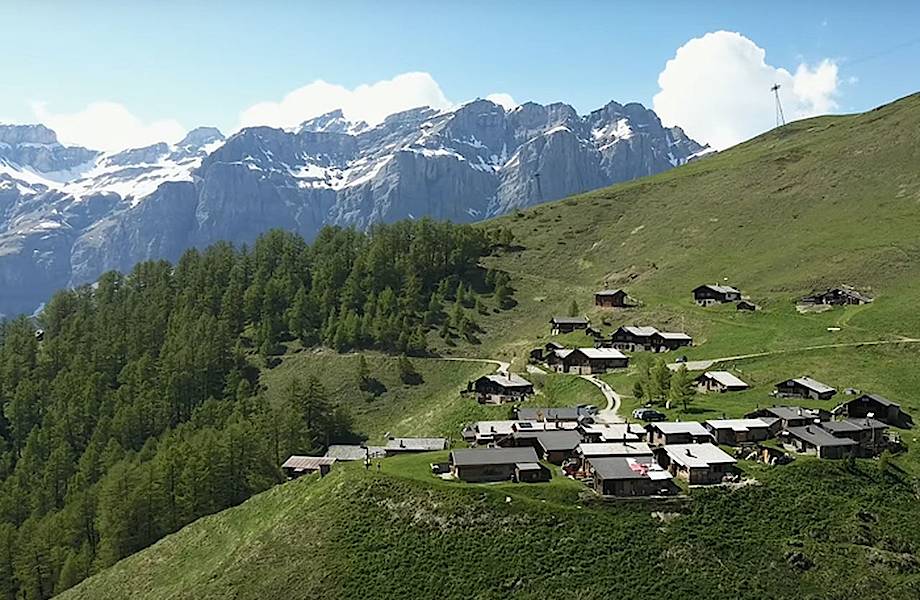 Швейцарская деревня выплатит $70 000 семьям, желающим переехать сюда жить
