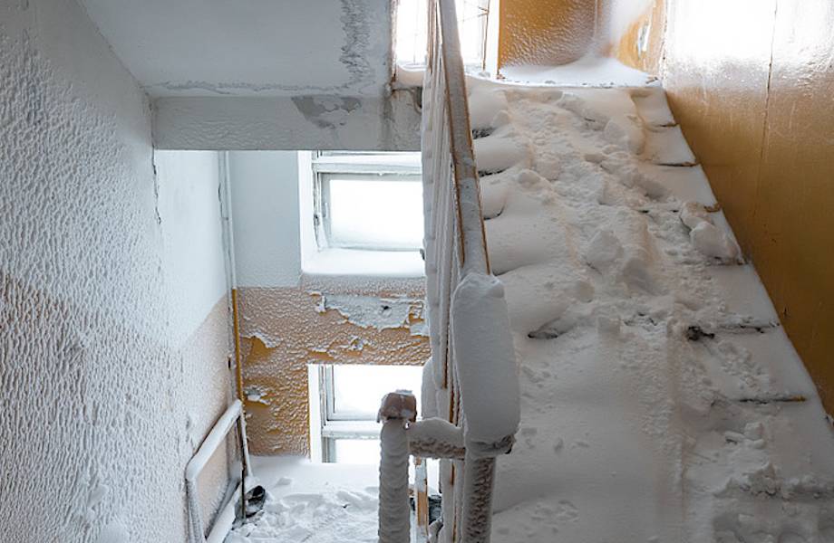 Как живет погребенный под снегом поселок Тикси в Якутии, откуда сбегают люди