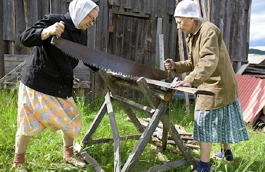 Фотопроект о жизни двух старушек в русской глубинке, прославивший фотографа из США