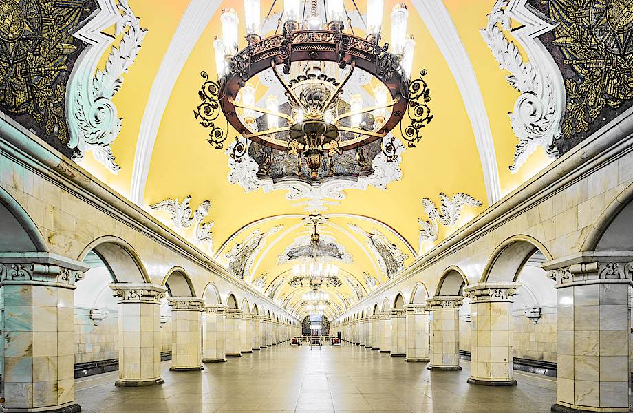 Фотограф показал, насколько потрясающе выглядит метро Москвы из Петербурга без людей