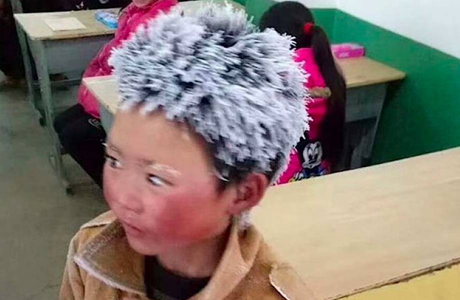 Китайский мальчик прошел 5 км в школу при 9-градусном морозе 