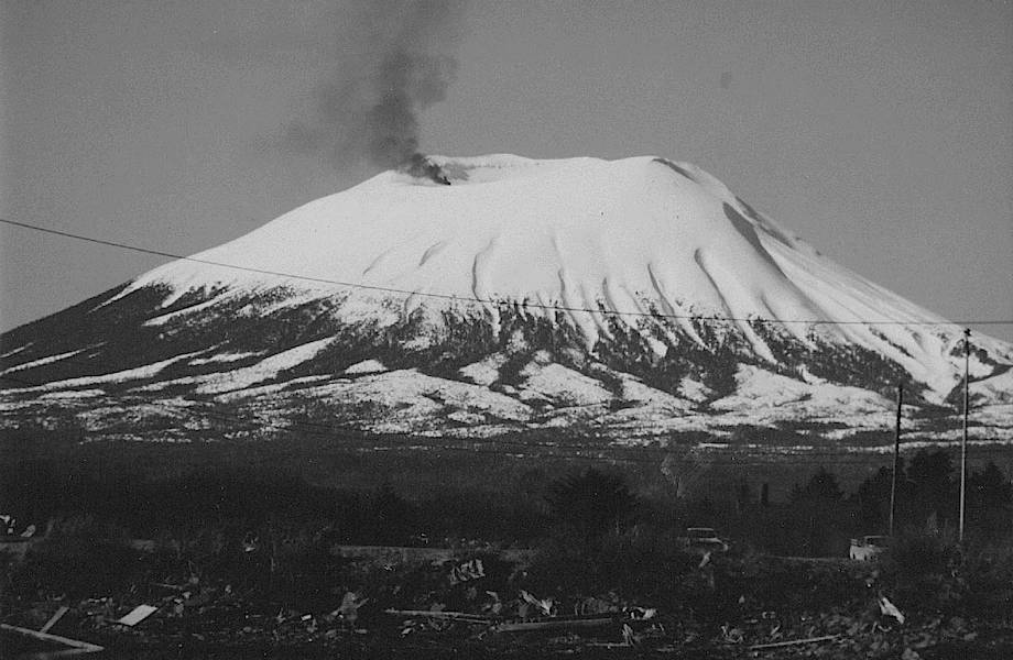 Лучший первоапрельский розыгрыш: американец вызвал искусственное извержение вулкана