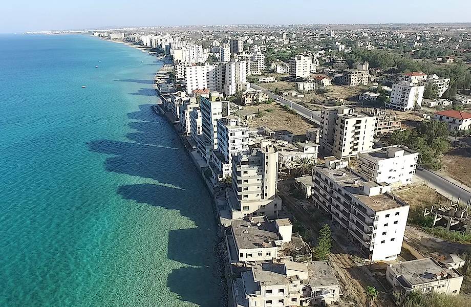 Город-призрак на Кипре: пустые фешенебельные отели и колючая проволока