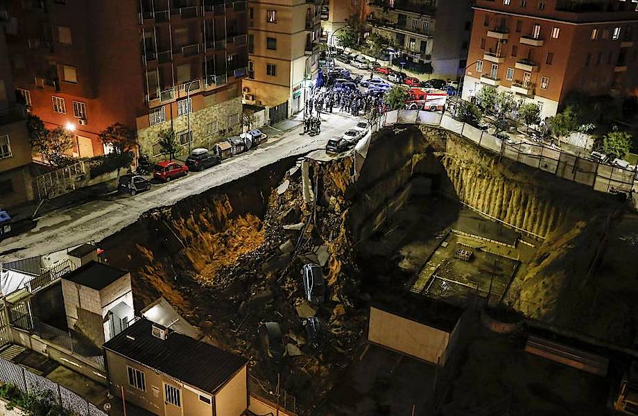 В центре Рима ушла под землю целая улица, а на ее месте образовалась огромная яма
