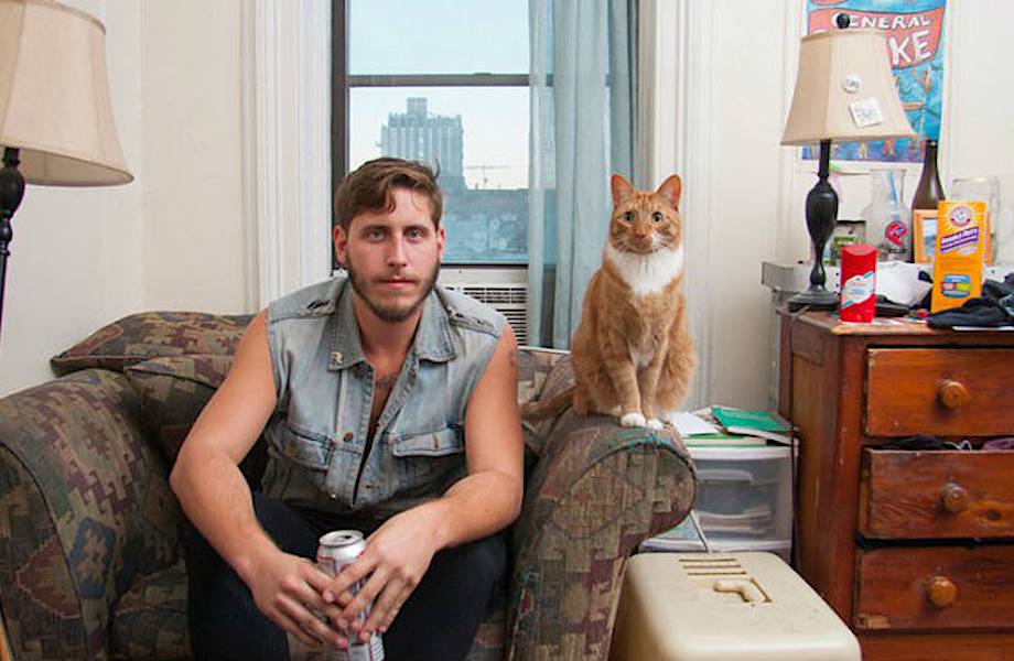 Фотограф создал фотопроект про холостяков Нью-Йорка и их котиков