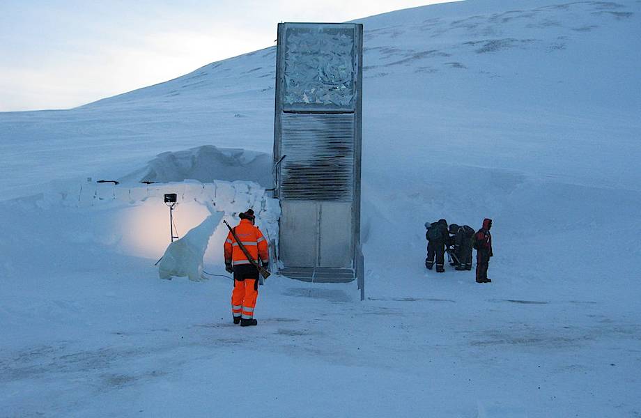 Видео: Важнейший холодильник Земли — посещение «Хранилища Судного дня» на Шпицбергене