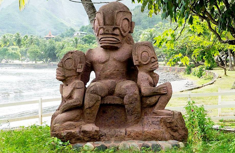 Большеголовые люди или инопланетяне: кого изображают статуи острова Нуку-Хива