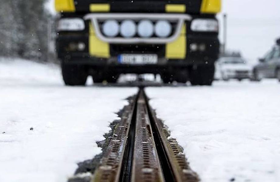 В Швеции появилась дорога, которая заряжает электромобили