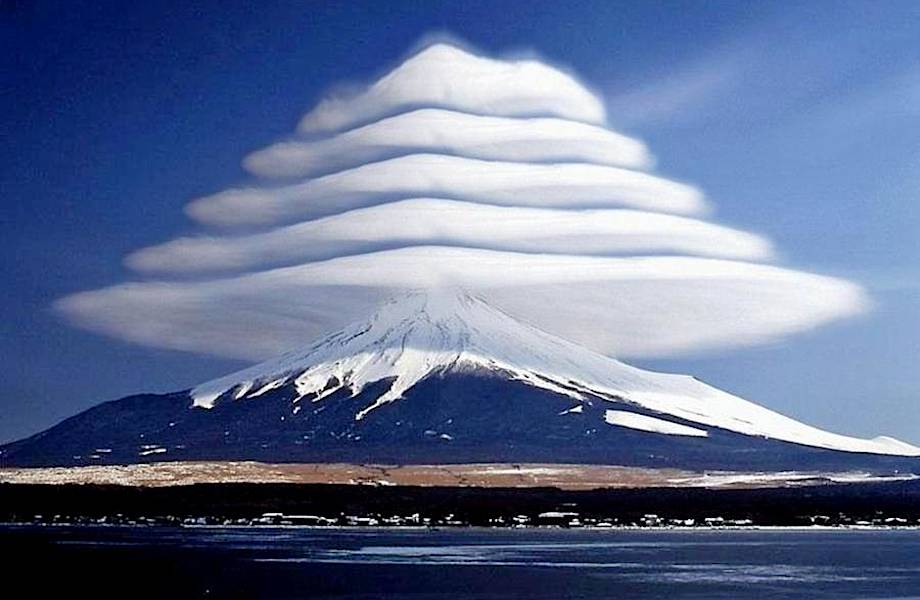 Красота на грани фантастики: где можно увидеть линзовидные облака
